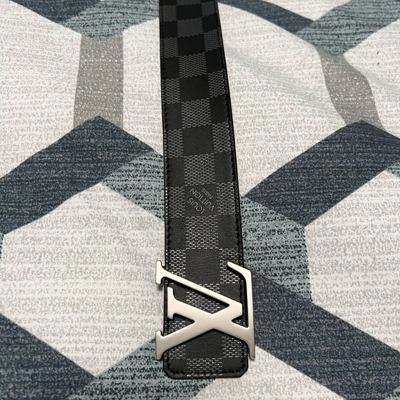 Bran New warn twice Louis Vet-ton belt, purchased 1 month ago size 36. - Picture 2 of 2